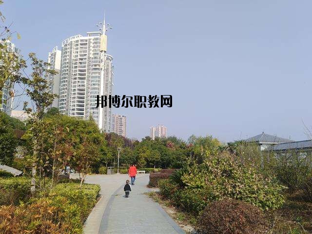 蓮花職業(yè)技術(shù)學(xué)校2020年報(bào)名條件、招生要求、招生對(duì)象