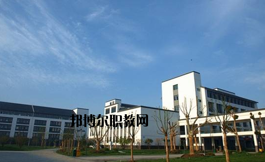 蘇州吳中技工學(xué)校2020年報名條件、招生要求、招生對象