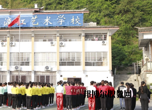張藝謀漓江藝術(shù)學(xué)校怎么樣、好不好
