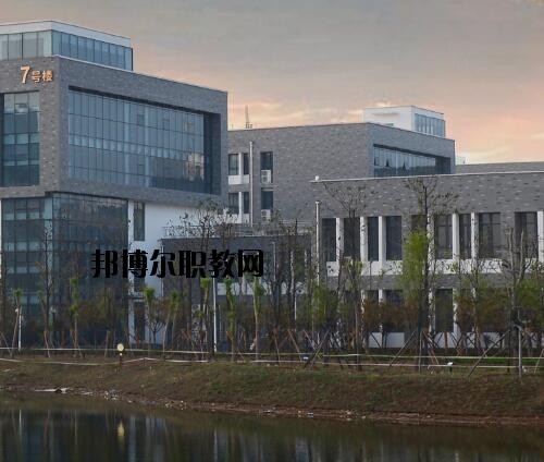 鄭州信息技術(shù)學(xué)校怎么樣、好不好
