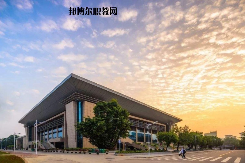 咸寧生物機(jī)電工程學(xué)校2020年報(bào)名條件、招生要求、招生對象