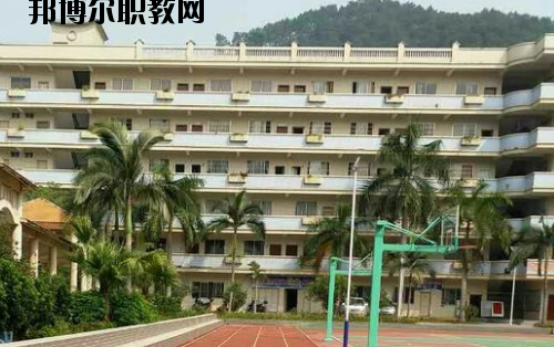 梧州西南中等專業(yè)學校2020年報名條件、招生要求、招生對象