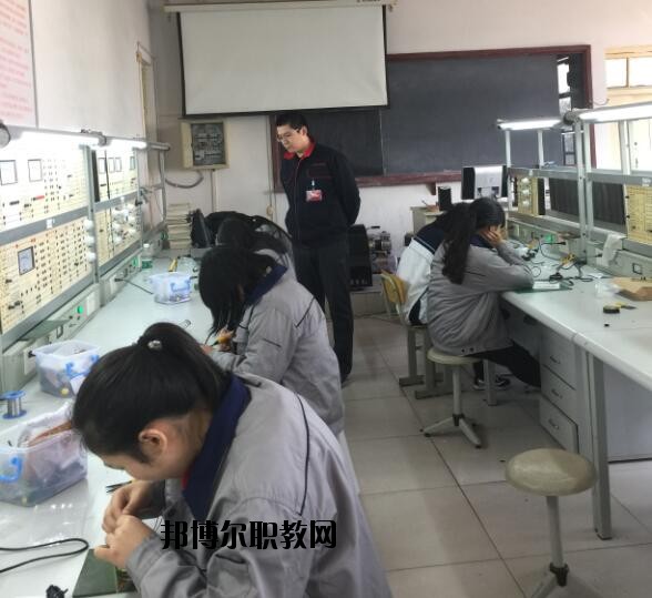 石家莊機(jī)械技工學(xué)校2020年報(bào)名條件、招生要求、招生對(duì)象
