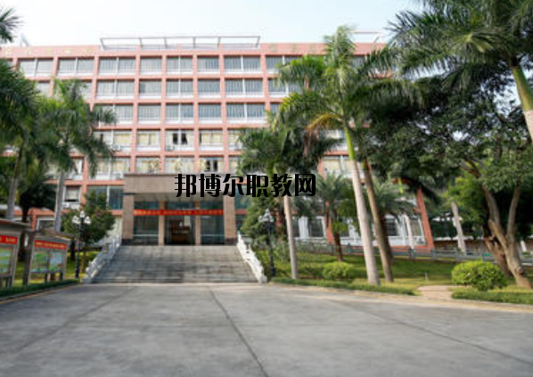 重慶華陽技工學(xué)校2020年報(bào)名條件、招生要求、招生對象