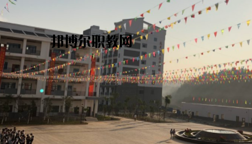 廣西二輕高級(jí)技工學(xué)校2020年招生辦聯(lián)系電話(huà) 