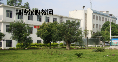 合山職業(yè)技術(shù)學(xué)校2020年報(bào)名條件、招生要求、招生對象