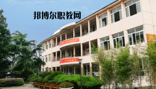浙江吉利汽車工業(yè)學校2020年報名條件、招生要求、招生對象