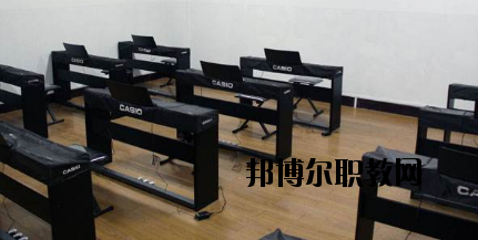 酒泉農(nóng)墾技工學校2020年報名條件、招生要求、招生對象