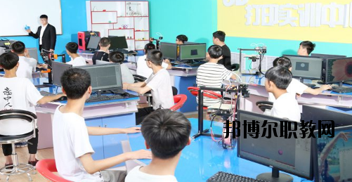 甘肅秦隴技工學(xué)校2020年報(bào)名條件、招生要求、招生對(duì)象