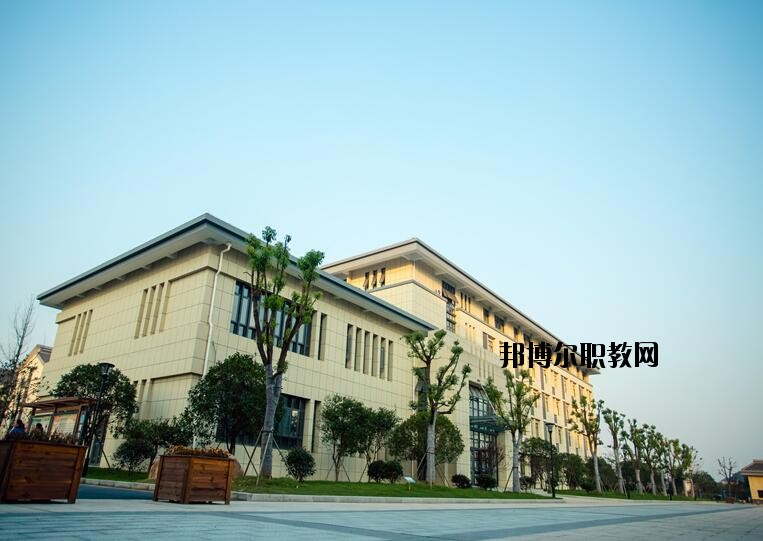 龍游縣職業(yè)技術學校2020年報名條件、招生要求、招生對象