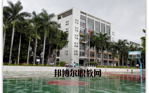 東莞電子科技學(xué)校2020年報名條件、招生要求、招生對象