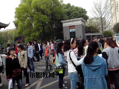 成都國(guó)演藝術(shù)學(xué)校2020年報(bào)名條件、招生要求、招生對(duì)象