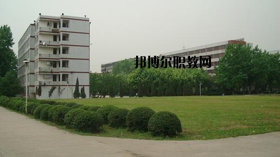 四川省工業(yè)貿(mào)易學(xué)校2020年報名條件、招生要求、招生對象