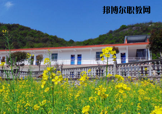 景德鎮(zhèn)傳統(tǒng)文化職業(yè)學(xué)校2020年報名條件、招生要求、招生對象