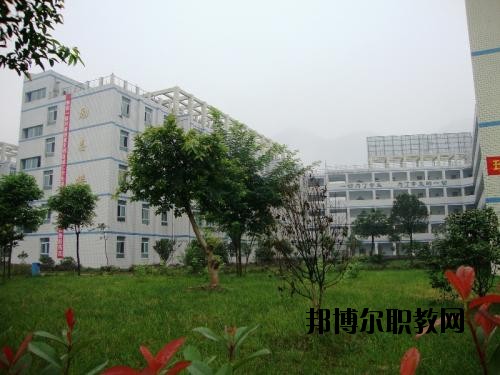 四川筠連職業(yè)技術(shù)學(xué)校2020年報(bào)名條件、招生要求、招生對(duì)象