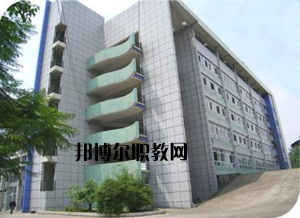 東興區(qū)東方科技職業(yè)技術(shù)學(xué)校2020年報(bào)名條件、招生要求、招生對(duì)象
