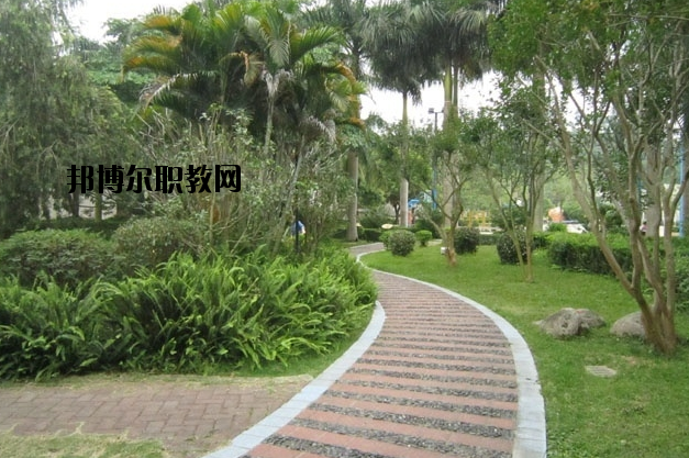 廣東農(nóng)墾茂名技工學校2020年招生辦聯(lián)系電話