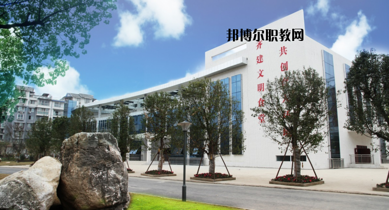 四川服裝藝術(shù)學(xué)校2020年報名條件、招生要求、招生對象