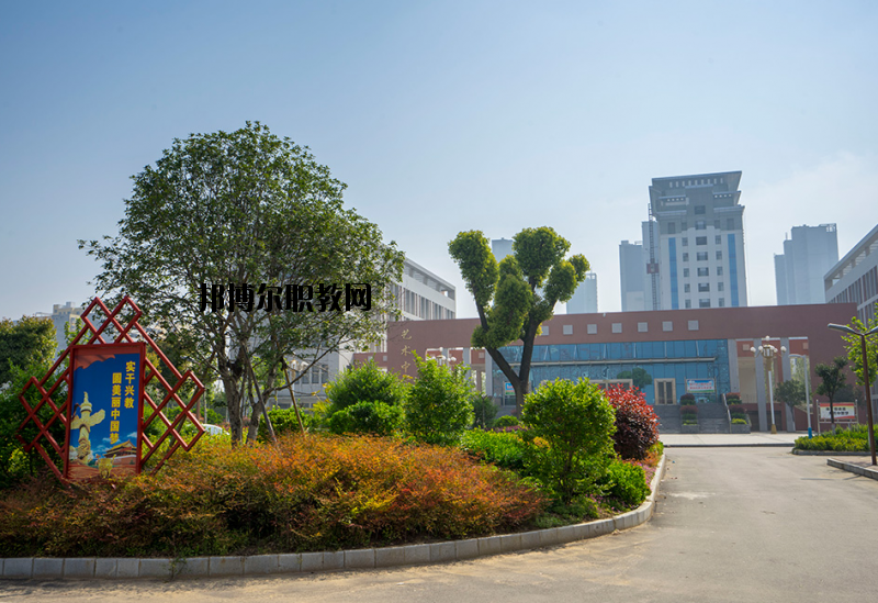 南陽(yáng)幼兒師范學(xué)校2021年招生辦聯(lián)系電話(huà)