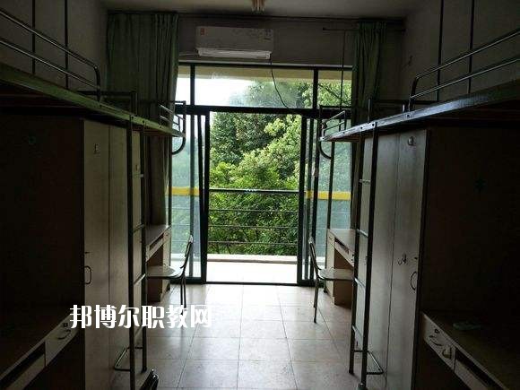南陽(yáng)廣播電視中等專(zhuān)業(yè)學(xué)校2021年宿舍條件