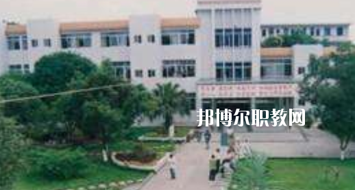 柳州市衛(wèi)生學(xué)校2020年報(bào)名條件、招生要求、招生對(duì)象 