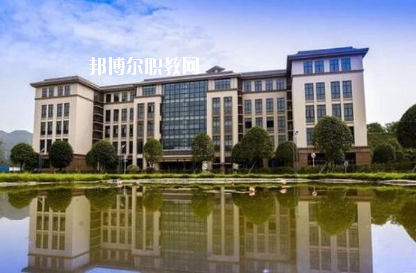 重慶2020年哪個(gè)大專學(xué)校衛(wèi)校好