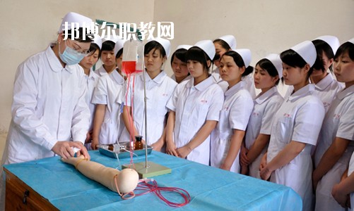 四川2020年去讀衛(wèi)校學(xué)什么對以后好一點
