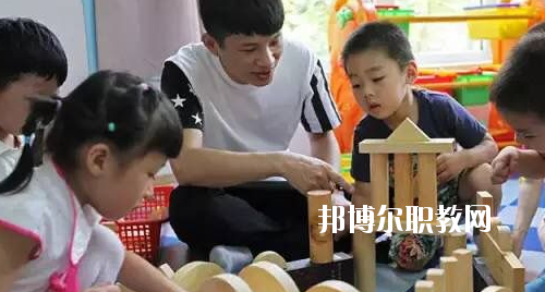 貴州2020年男生讀什么幼師學(xué)校