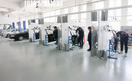 廣東2020年男生讀汽修學(xué)校學(xué)什么好
