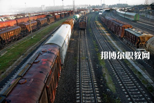 四川2021年男生在鐵路學校學什么好