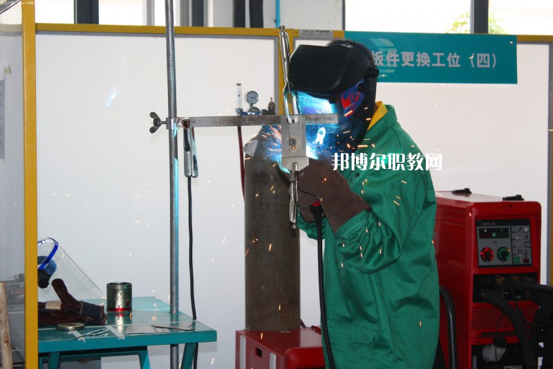 四川2021年女生上汽修學校學什么專業(yè)好