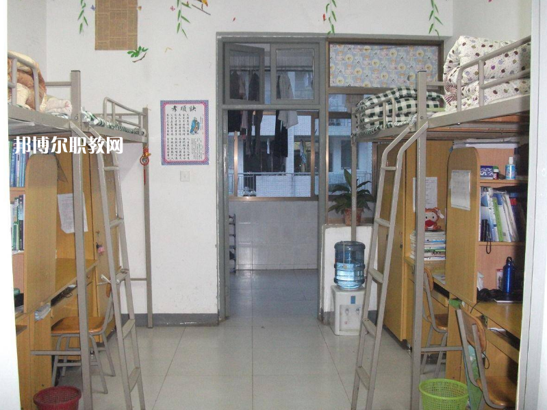 重慶開(kāi)縣巨龍中等職業(yè)技術(shù)學(xué)校2021年宿舍條件