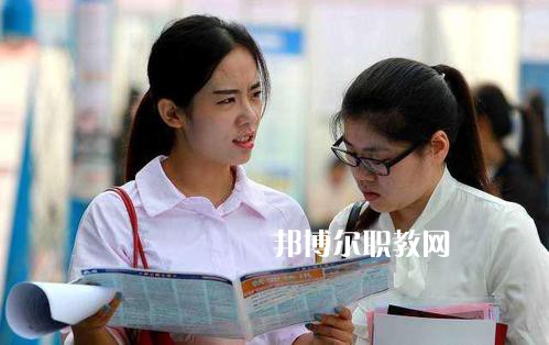 成都2021年幼師學(xué)校中專升大?？际裁? width=