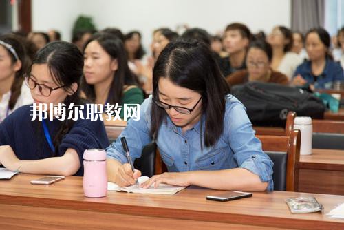 成都2021年幼師學(xué)?？梢詫W(xué)什么