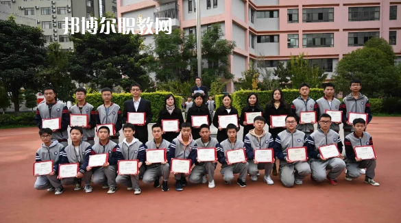 昆明盤龍職業(yè)高級中學(xué)2021年報(bào)名條件、招生要求、招生對象