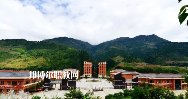 迪慶州民族中等專(zhuān)業(yè)學(xué)校2021年報(bào)名條件、招生要求、招生對(duì)象