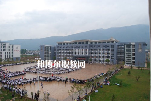 麗江民族中等專(zhuān)業(yè)學(xué)校2021年學(xué)費(fèi)、收費(fèi)多少