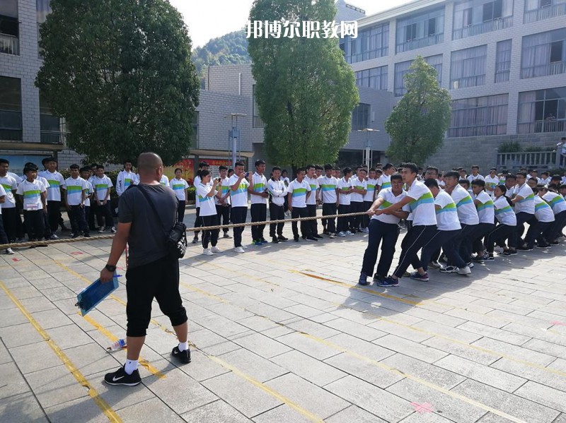 臨滄財(cái)貿(mào)學(xué)校2021年報名條件、招生要求、招生對象