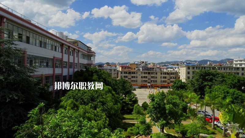 思茅衛(wèi)生學(xué)校2021年報(bào)名條件、招生要求、招生對(duì)象