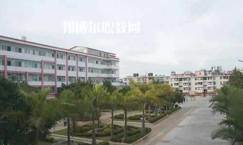 思茅衛(wèi)生學(xué)校2021學(xué)費(fèi)、收費(fèi)多少