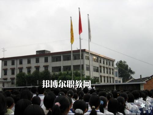 云南臨滄衛(wèi)生學(xué)校2021年報(bào)名條件、招生要求、招生對(duì)象