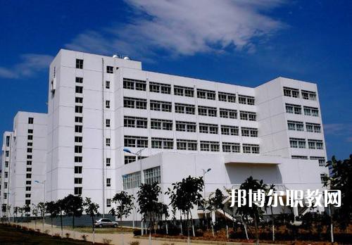 大理衛(wèi)生學(xué)校2021年報名條件、招生要求、招生對象