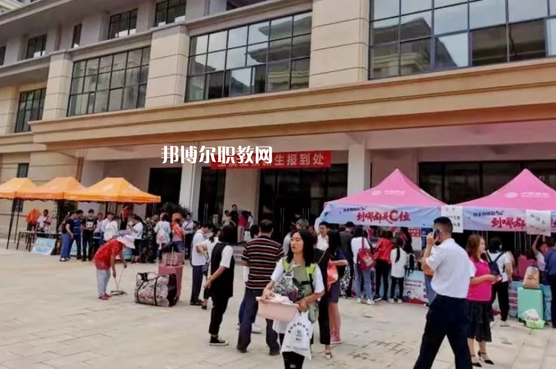 云南玉溪衛(wèi)生學(xué)校2021年報名條件、招生要求、招生對象