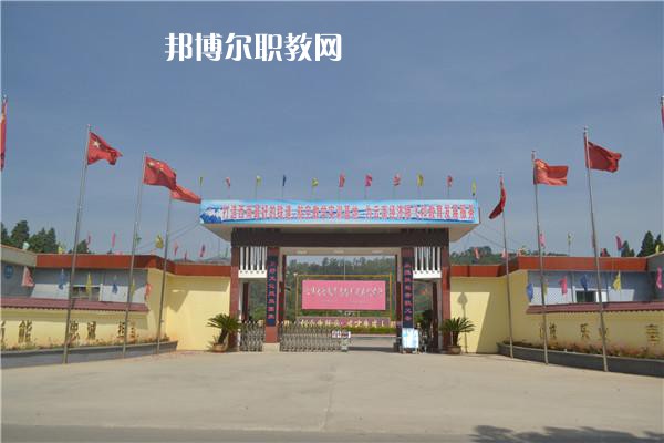 昆明臺湘科技學(xué)校2021年招生辦聯(lián)系電話