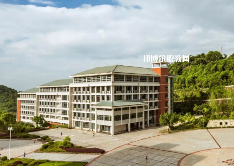 昆明鐵路機械學校2021年招生錄取分數(shù)線