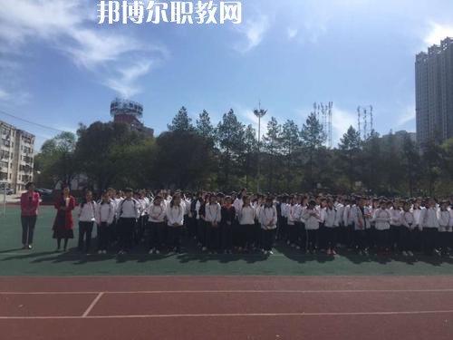 新疆石河子衛(wèi)生學(xué)校2021年學(xué)費(fèi)、收費(fèi)多少