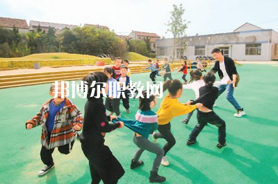 云南2021年中專幼師學(xué)?？梢钥即髮? width=