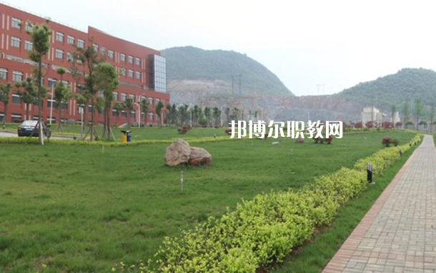 貴州省郵電學(xué)校2022年學(xué)費(fèi)、收費(fèi)多少
