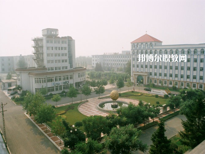 重慶五里店職業(yè)中學(xué)2022年學(xué)費(fèi)、收費(fèi)多少 