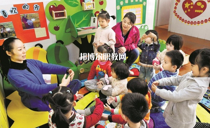河北2022年女生上幼師學(xué)校學(xué)什么專(zhuān)業(yè)好